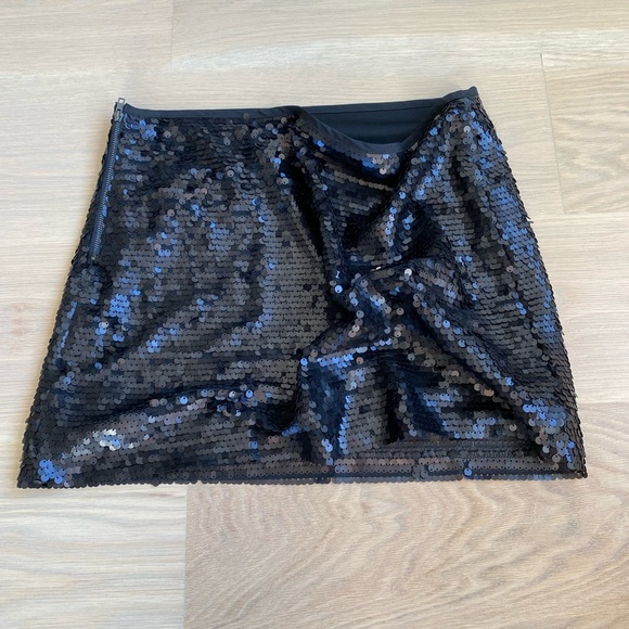 Zara Dresses & Skirts - Zara black sequin mini skirt size M - perfect for holidays!!